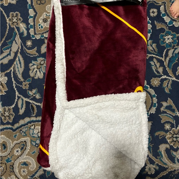 NEVER USED WASHINGTON COMMANDERS BLANKET AND MUG - Picture 5 of 7